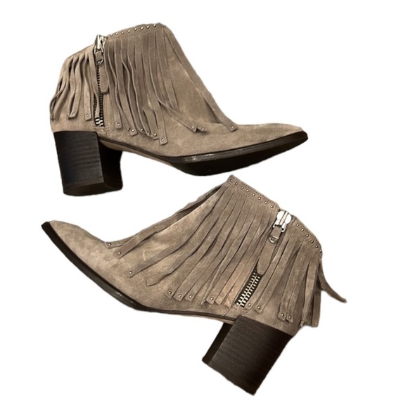 Etienne Aigner Fringe TATI BOOTIE IN PUTTY SUEDE SZ 9.5 - Picture 2 of 13